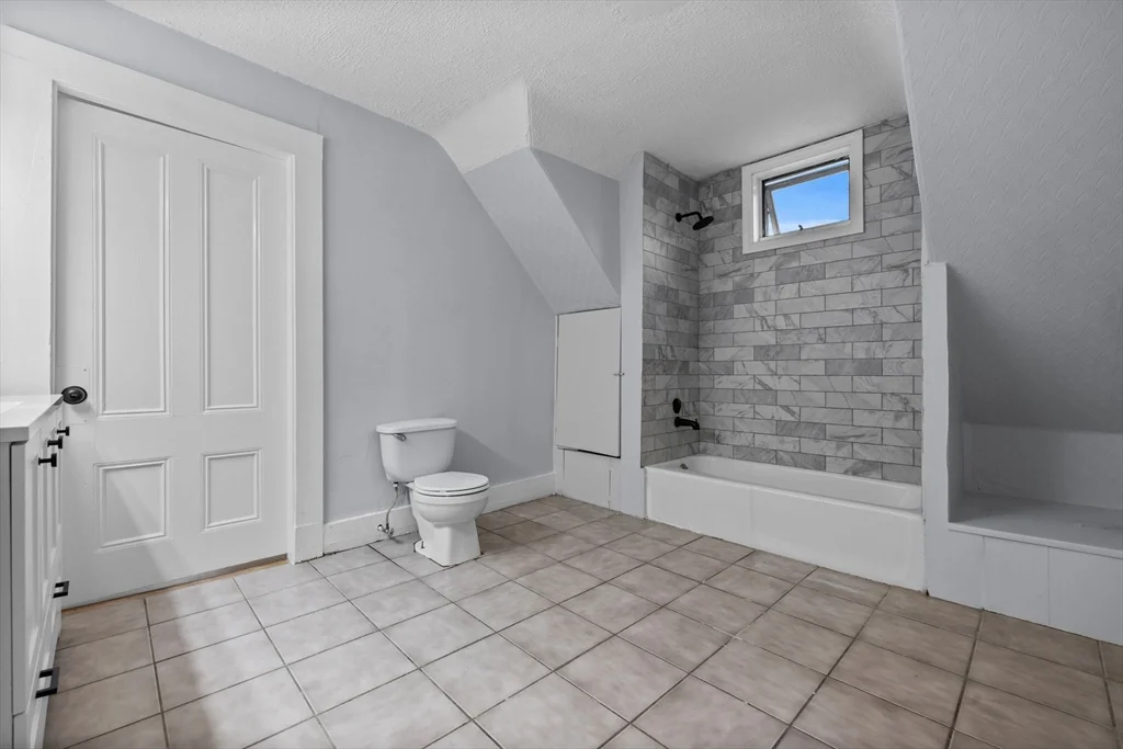 48 Hamilton Ave, Lynn