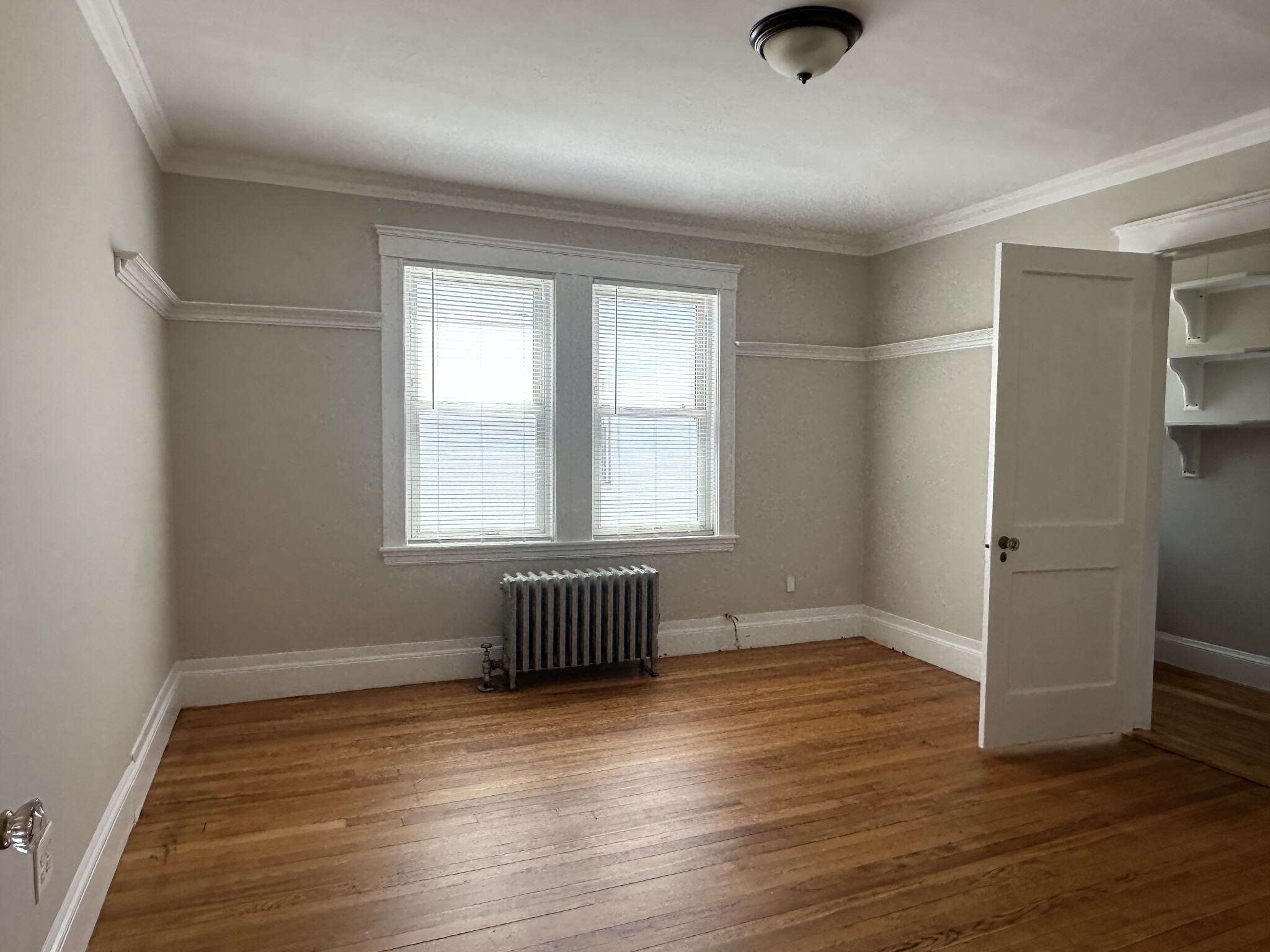 547 Hyde Park Ave, Roslindale