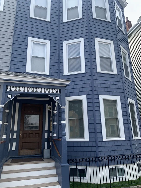 873 E 4th St, South Boston