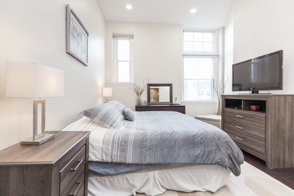 51 Pettee St, Newton Upper Falls