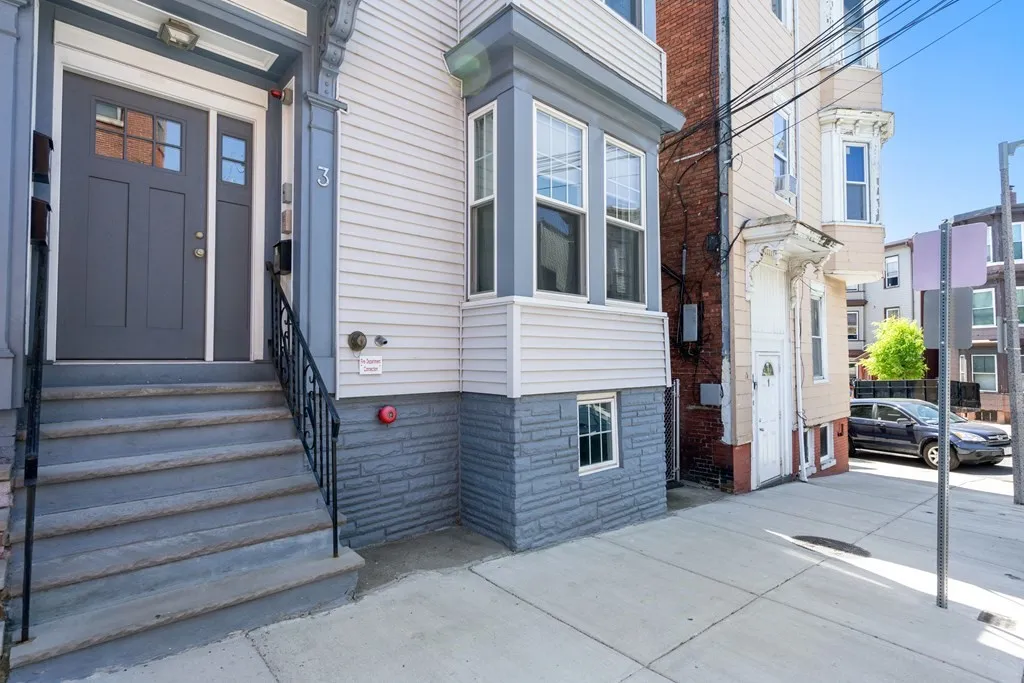 3 Monmouth St, East Boston