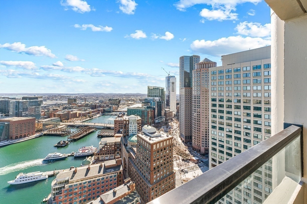 85 E India Row, Waterfront