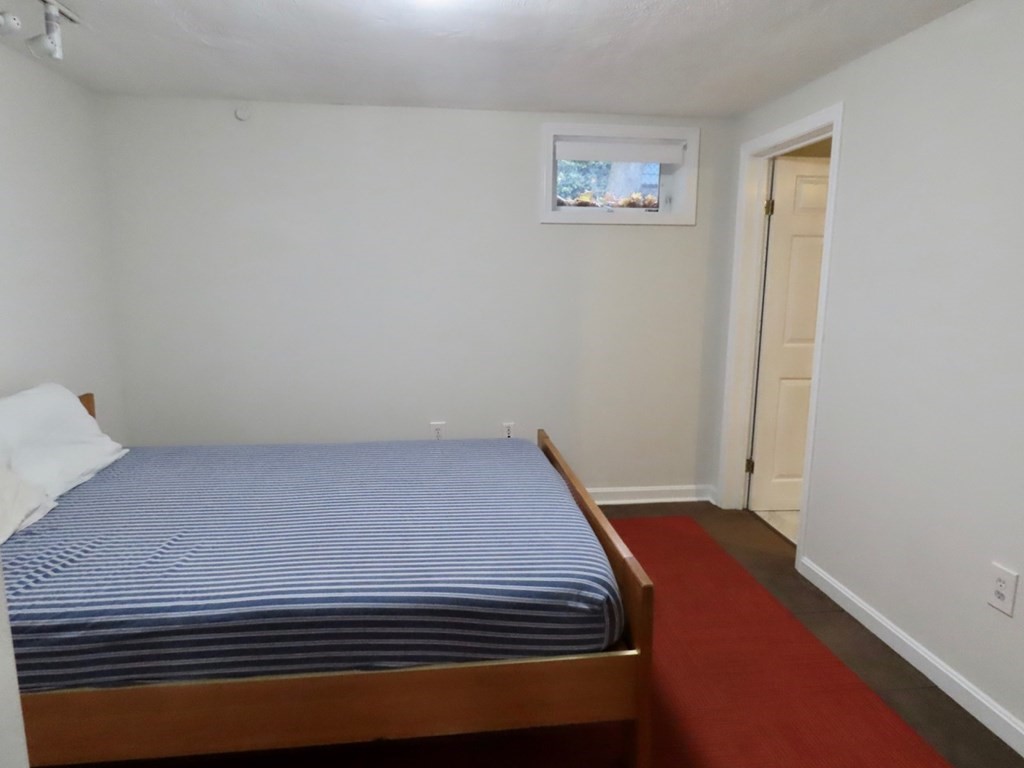 20 Donnell St, Neighborhood 9