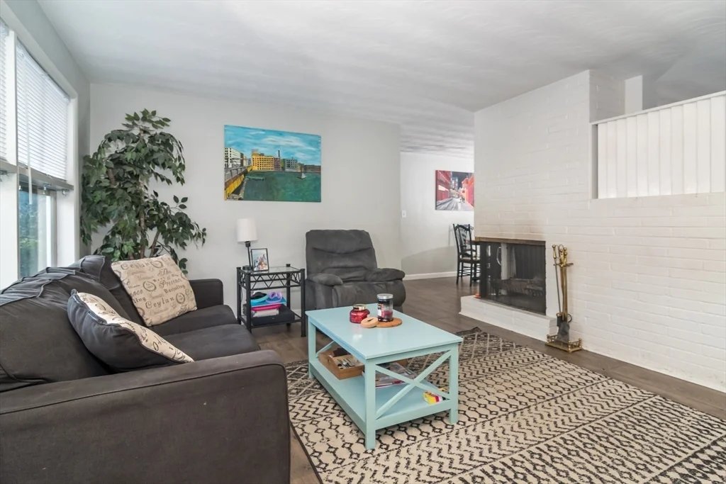 17 Francine Rd, Framingham