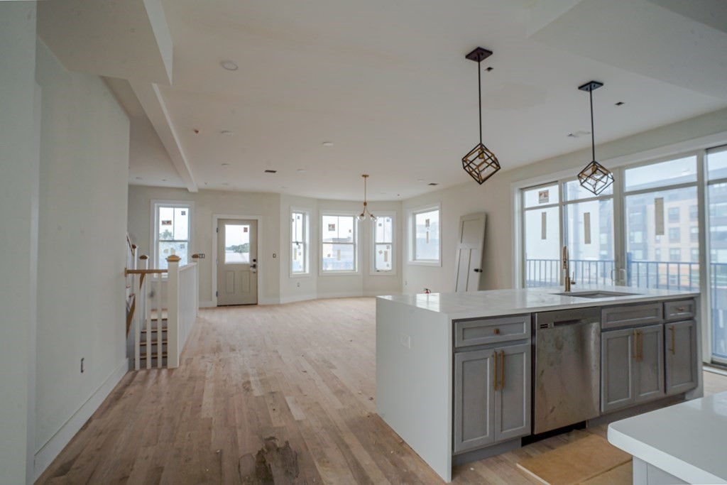 3 bed, 2.5 bath apartment for rent at 17 West Bellflower Unit 3, Dorchester — photo 2 of 9
