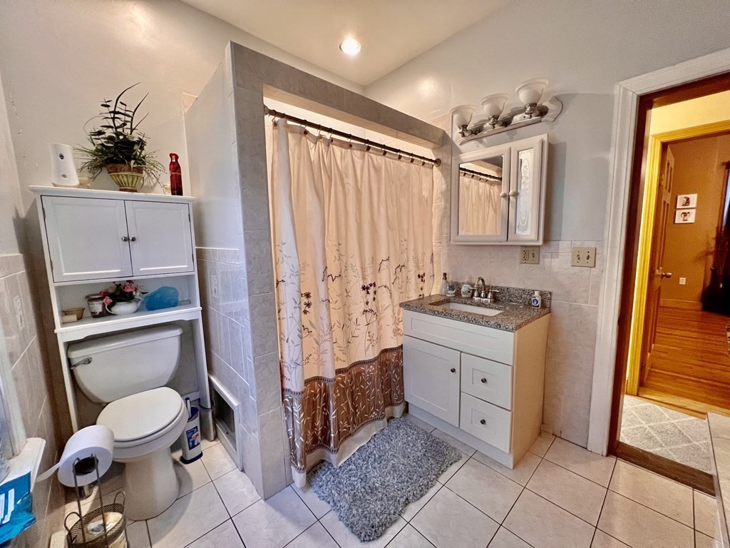 4 bed, 2 bath apartment for rent at 4 Cottage Ct Unit 2, Roxbury — photo 19 of 22