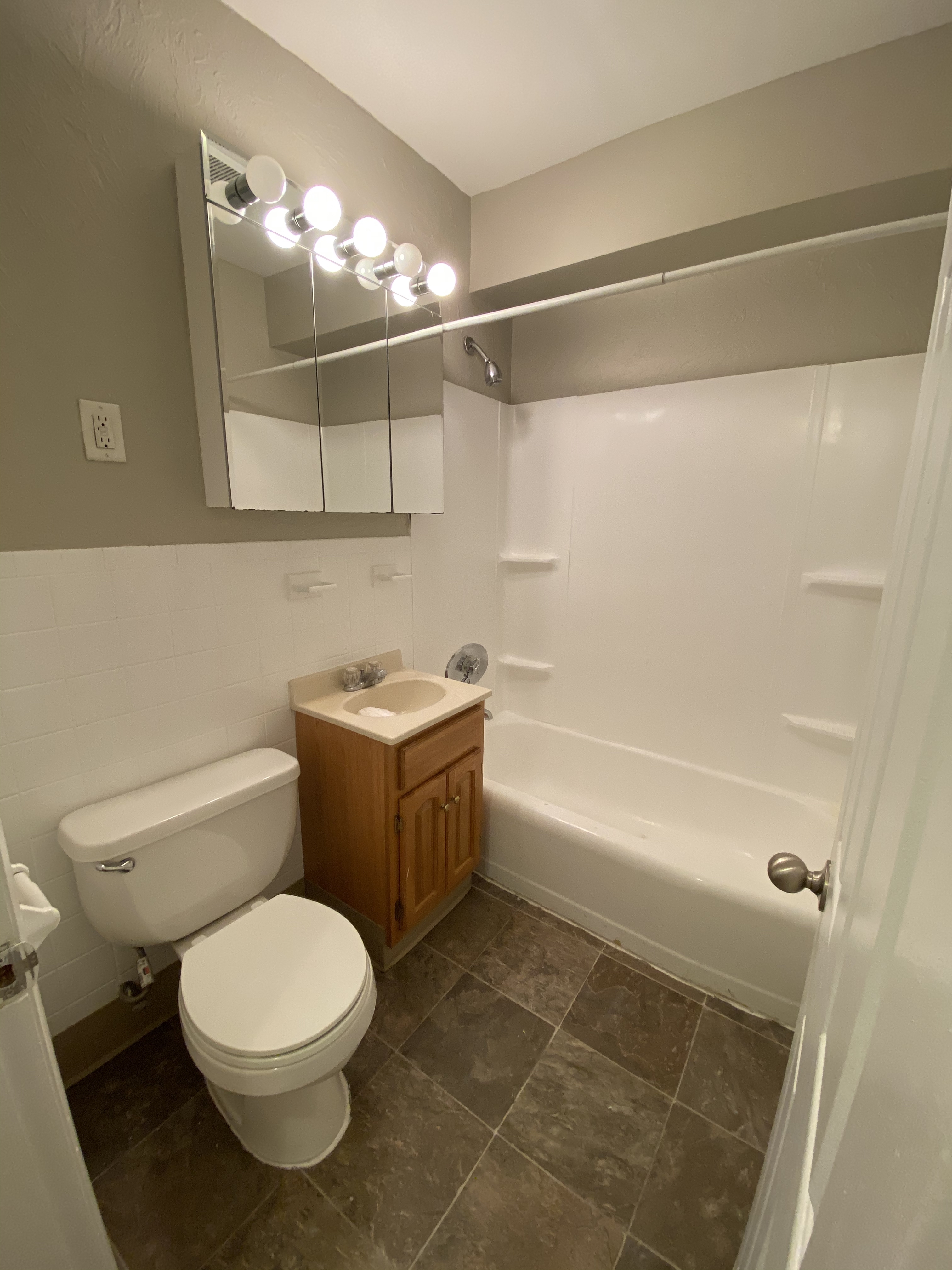 1 bed, 1 bath apartment for rent at 10 Westgate Dr Unit T1, North Woburn — photo 5 of 5