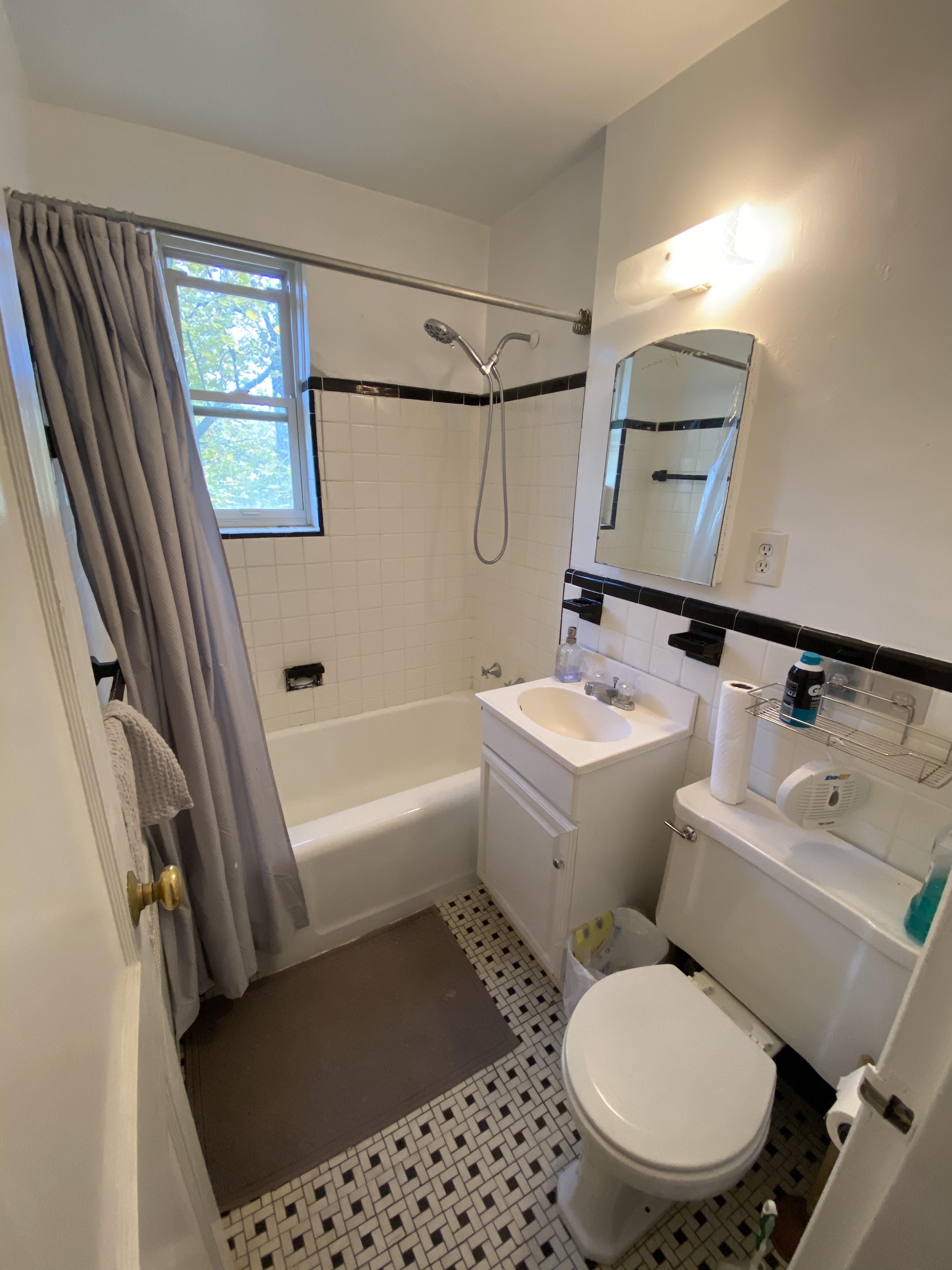 1 bed, 1 bath apartment for rent at 128 Beaconsfield Rd Unit 5, Washington Square — photo 5 of 8