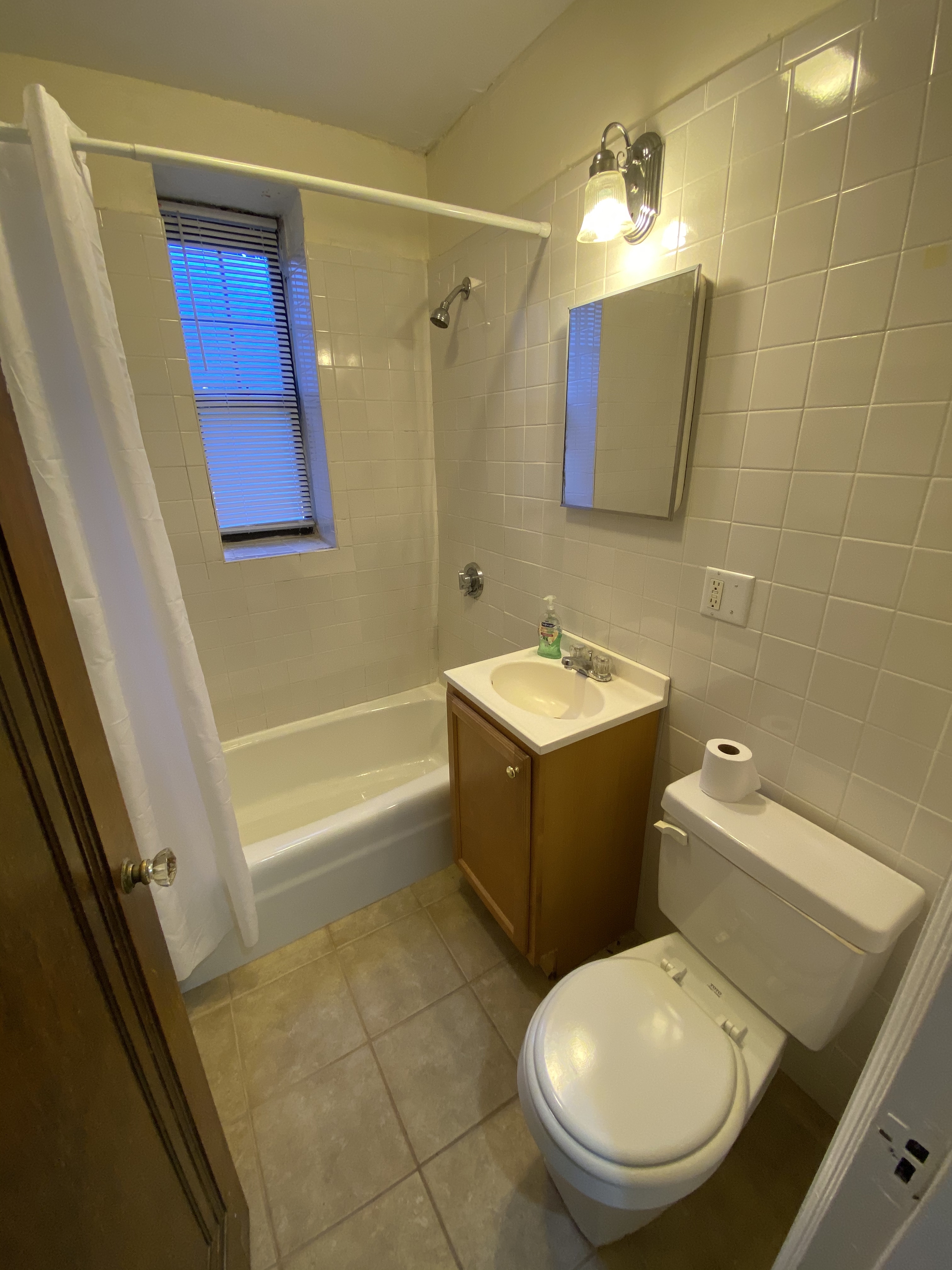 1 bed, 1 bath apartment for rent at 2 Elmwood Ave Unit 1, Winchester Town Center — photo 5 of 9