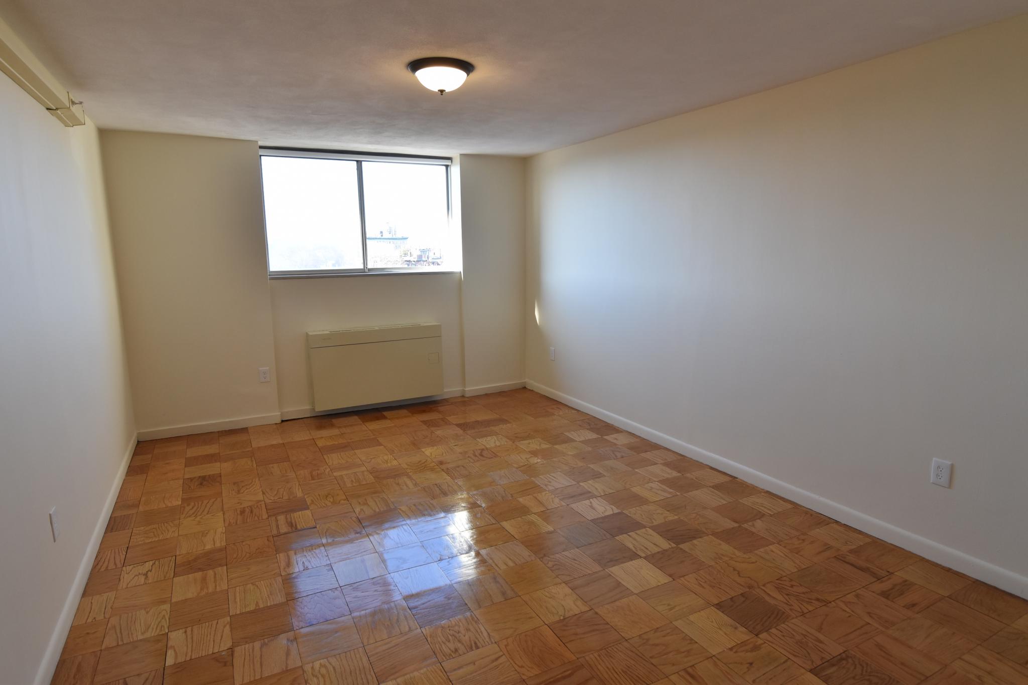 101 Monmouth St, Longwood