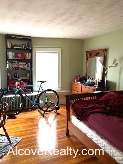 5 bed, 2 bath apartment for rent at 66 Simpson Ave Unit 1, Tufts — photo 5 of 22