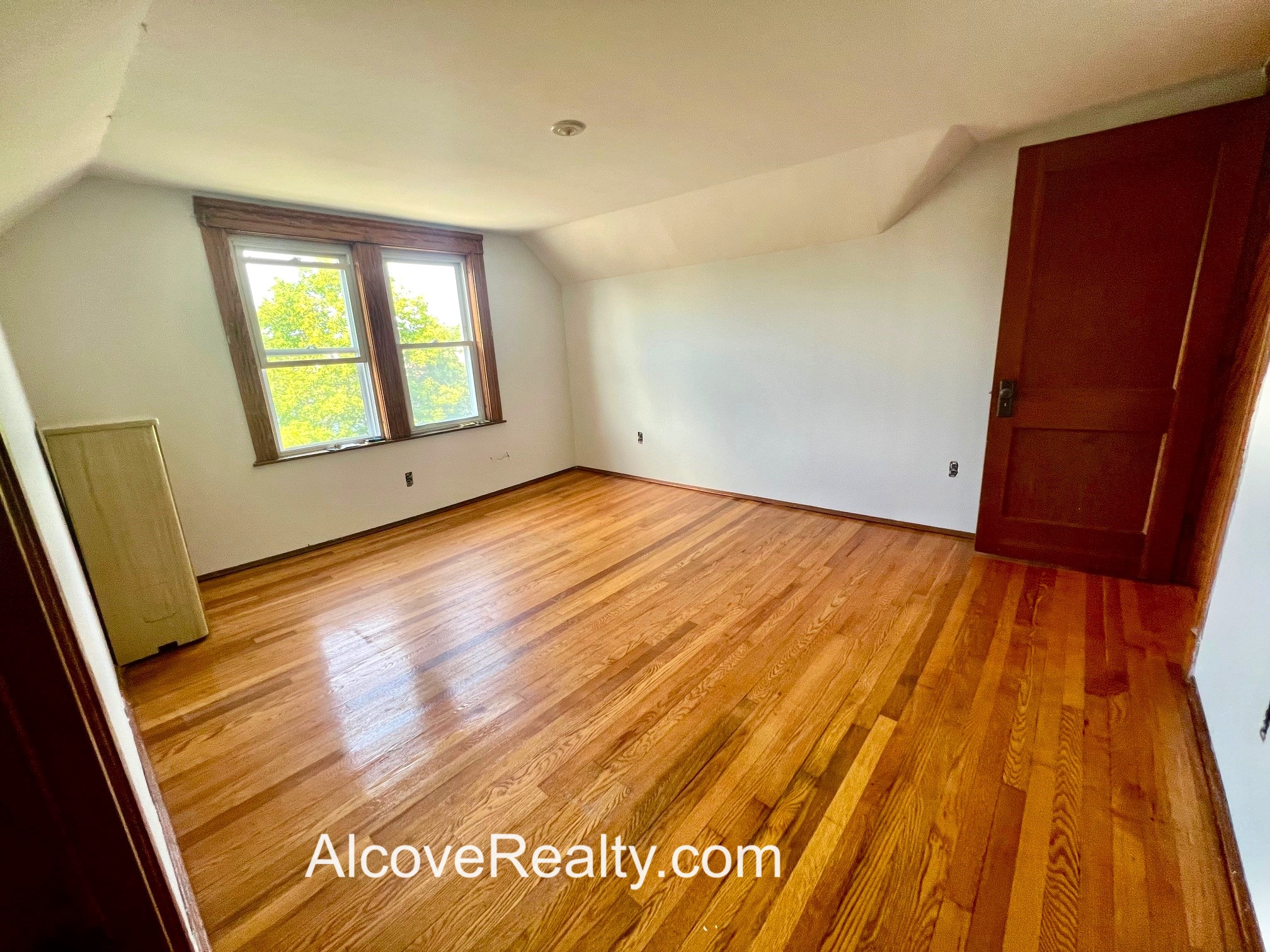 40 Alfred Rd, Arlington