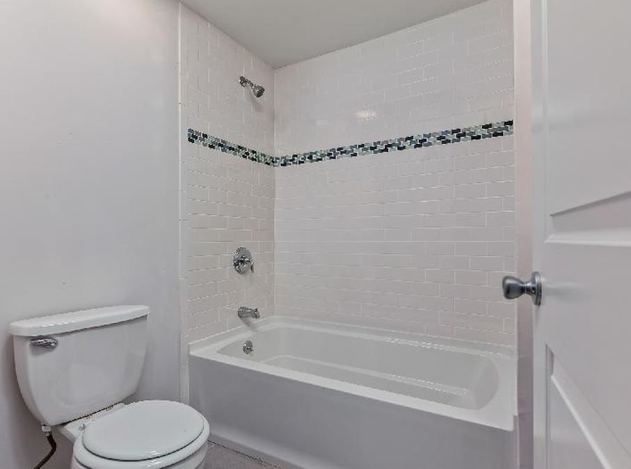 6 bed, 3 bath apartment for rent at 998 Tremont St Unit 1, Roxbury — photo 3 of 6