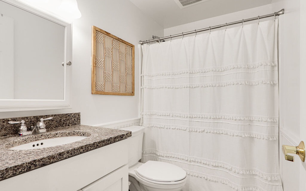 2 bed, 1 bath apartment for rent at 165 West 6th St Unit -A, South Boston — photo 6 of 8