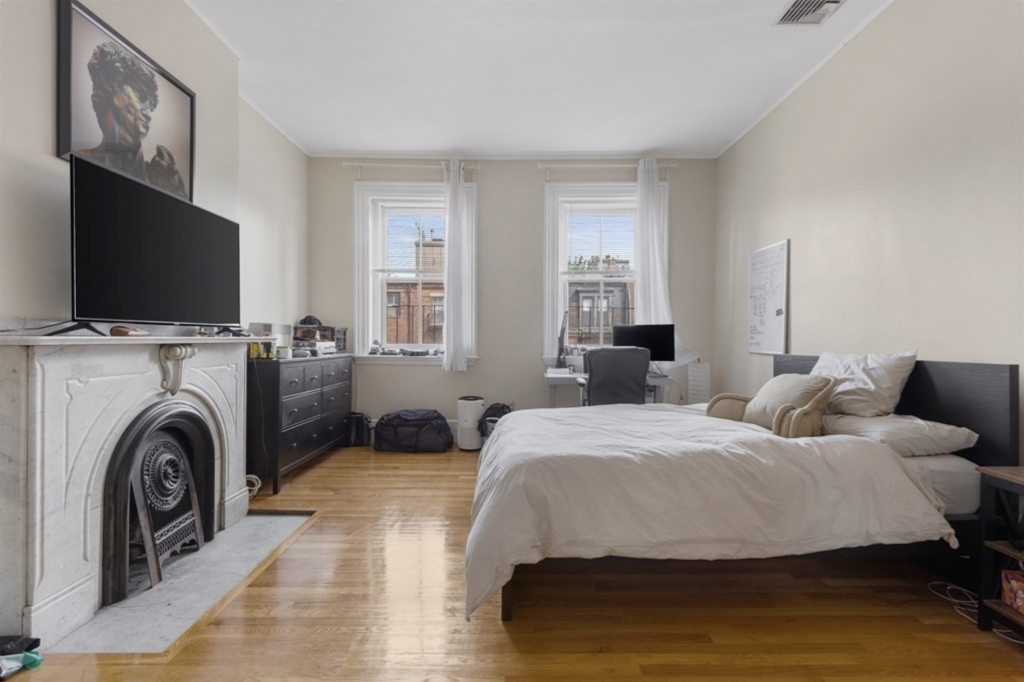 3 bed, 1 bath apartment for rent at 141 Newbury St Unit 40, Back Bay — photo 5 of 8