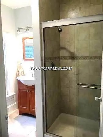 6 bed, 3 bath apartment for rent at 38 Floyd St Unit 1, Waltham — photo 5 of 10