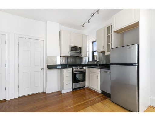 1 bed, 1 bath apartment for rent at 75 Burbank St Unit 505, Fenway — photo 2 of 7