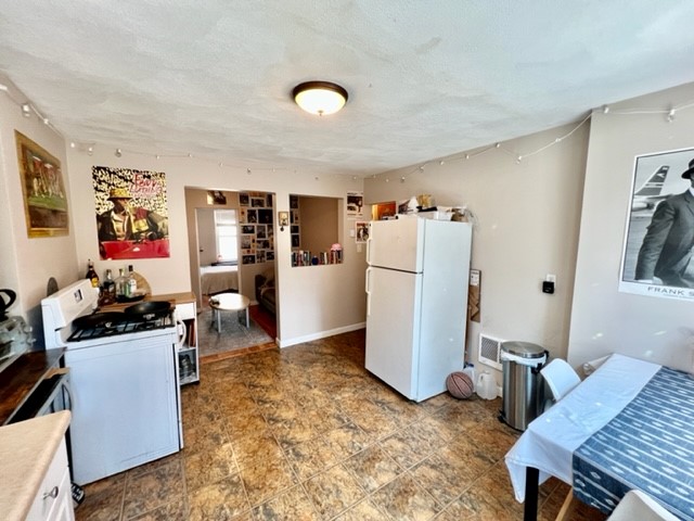 1.5 bed, 1 bath apartment for rent at 2 Baldwin Pl Unit 3R, North End — photo 5 of 21