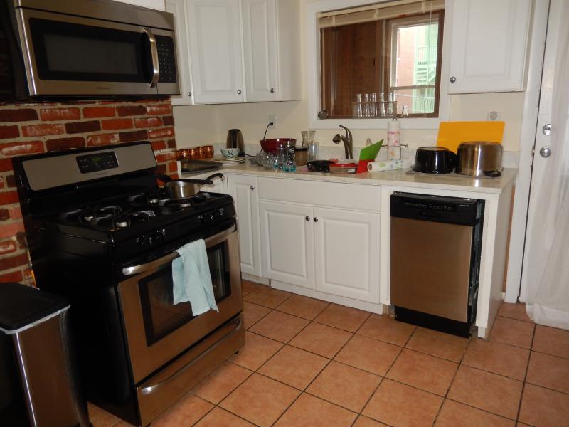 4 bed, 1 bath apartment for rent at 135 Orleans St Unit 3, East Boston — photo 5 of 6