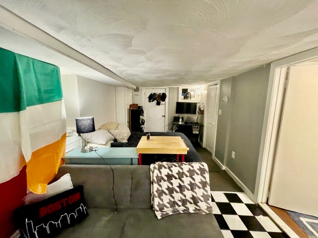 Studio bed, 1 bath apartment for rent at 10 Cooper St Unit B, North End — photo 5 of 8