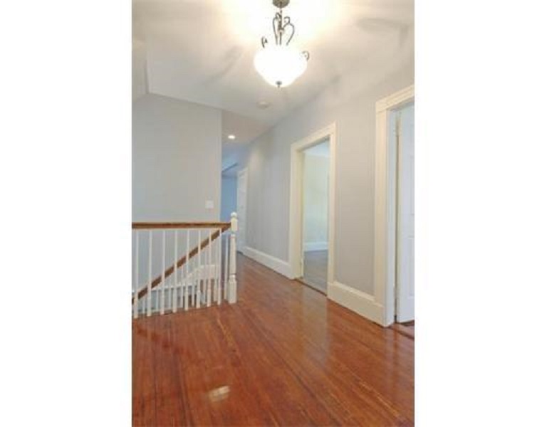 6 bed, 2 bath apartment for rent at 19 Park Hill Ave Unit 3, Mission Hill — photo 9 of 14