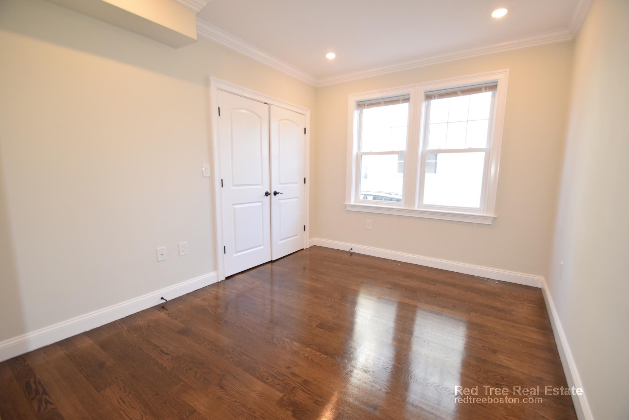 5 bed, 1.5 bath apartment for rent at 490 Washington St Unit RFR, Brighton — photo 10 of 24
