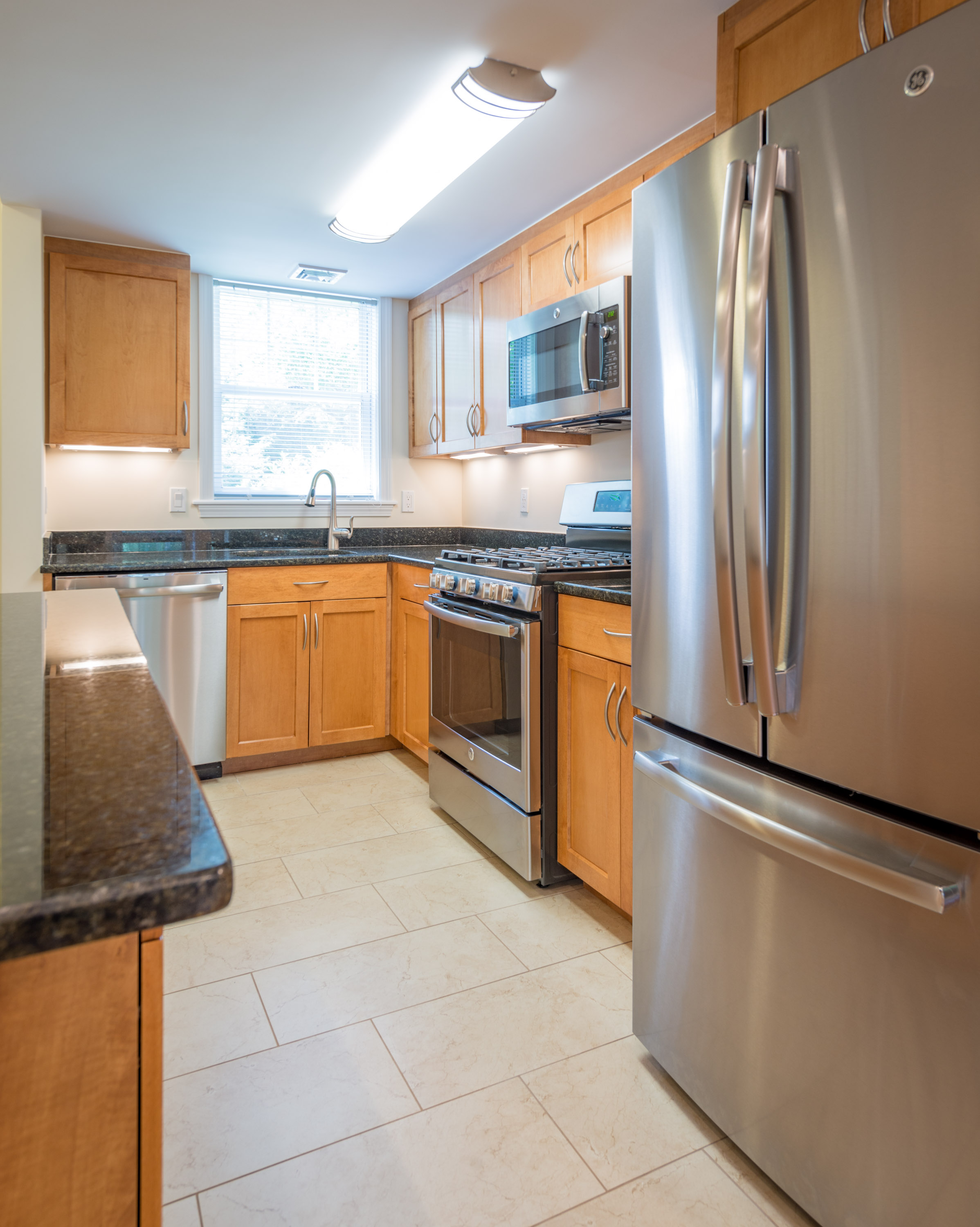 2 bed, 1.5 bath apartment for rent at 617 Vfw Pkwy Unit ., Chestnut Hill — photo 6 of 39