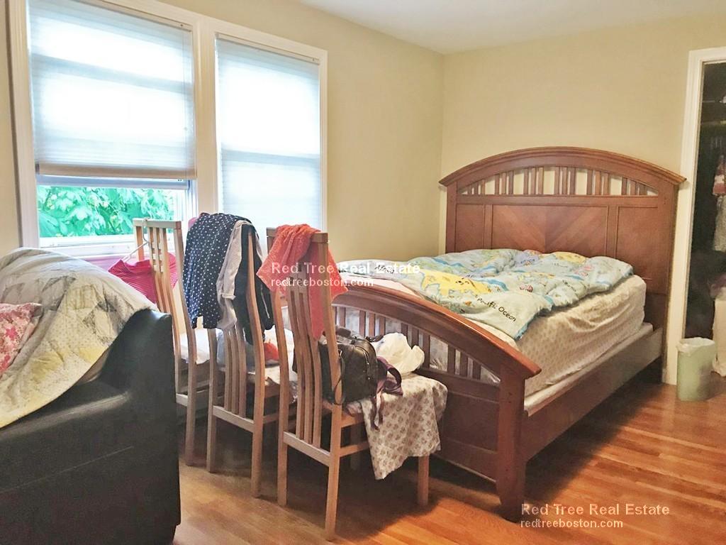 3 bed, 1 bath apartment for rent at 5 Hardwick St Unit Ma, Brighton — photo 5 of 6