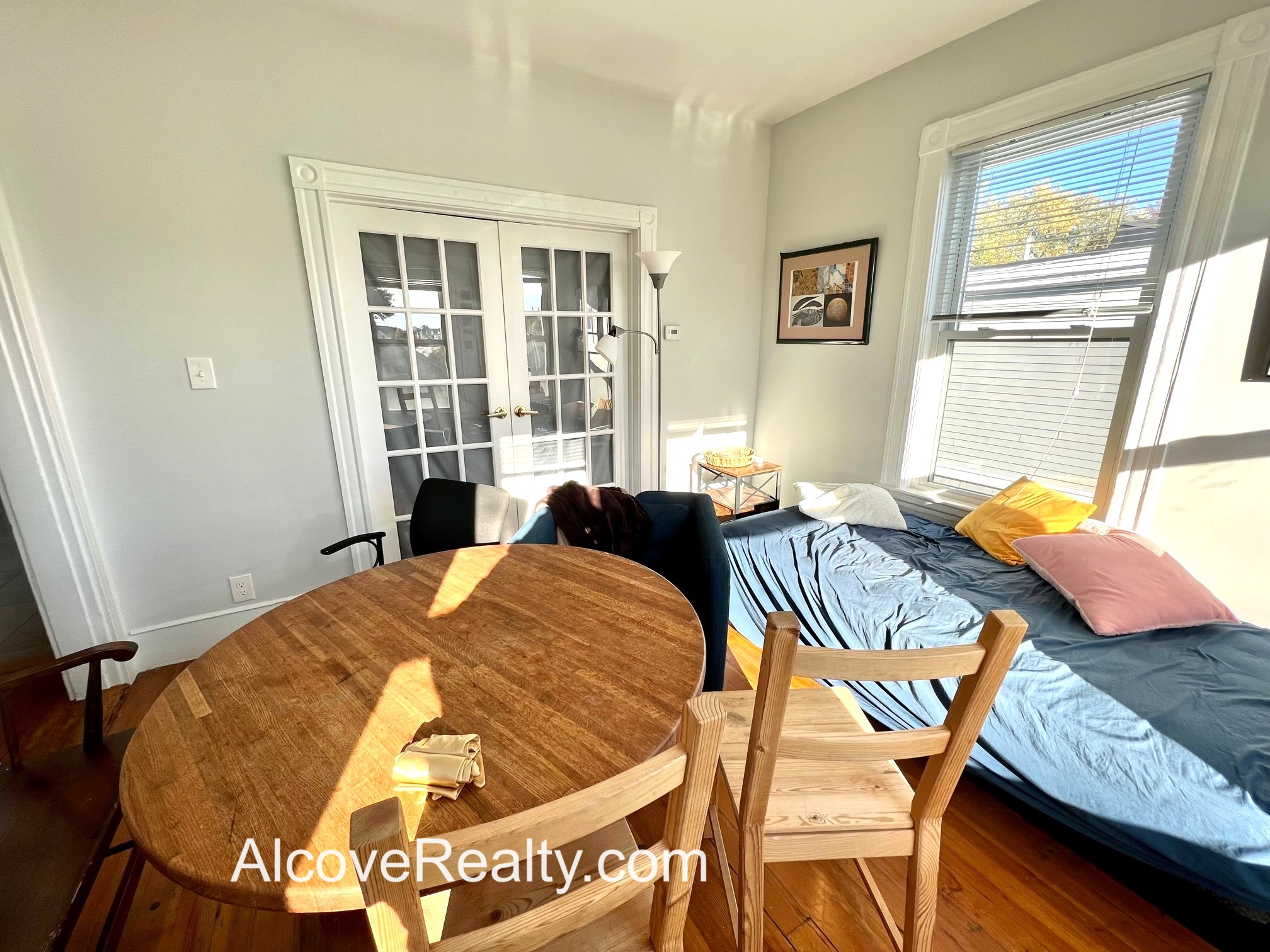 4 bed, 1 bath apartment for rent at 69 Davis Sq Unit 3, Davis Square — photo 5 of 18