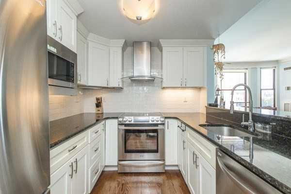 2 bed, 2 bath apartment for rent at 390 Commonwealth Ave Unit 301, Back Bay — photo 5 of 6