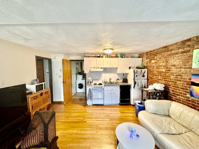2 bed, 1 bath apartment for rent at 8 Harris St Unit 4, North End — photo 5 of 12