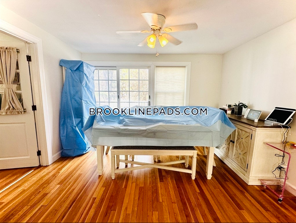 3 bed, 3 bath apartment for rent at 49 Hackensack Rd Unit A, Chestnut Hill — photo 3 of 8