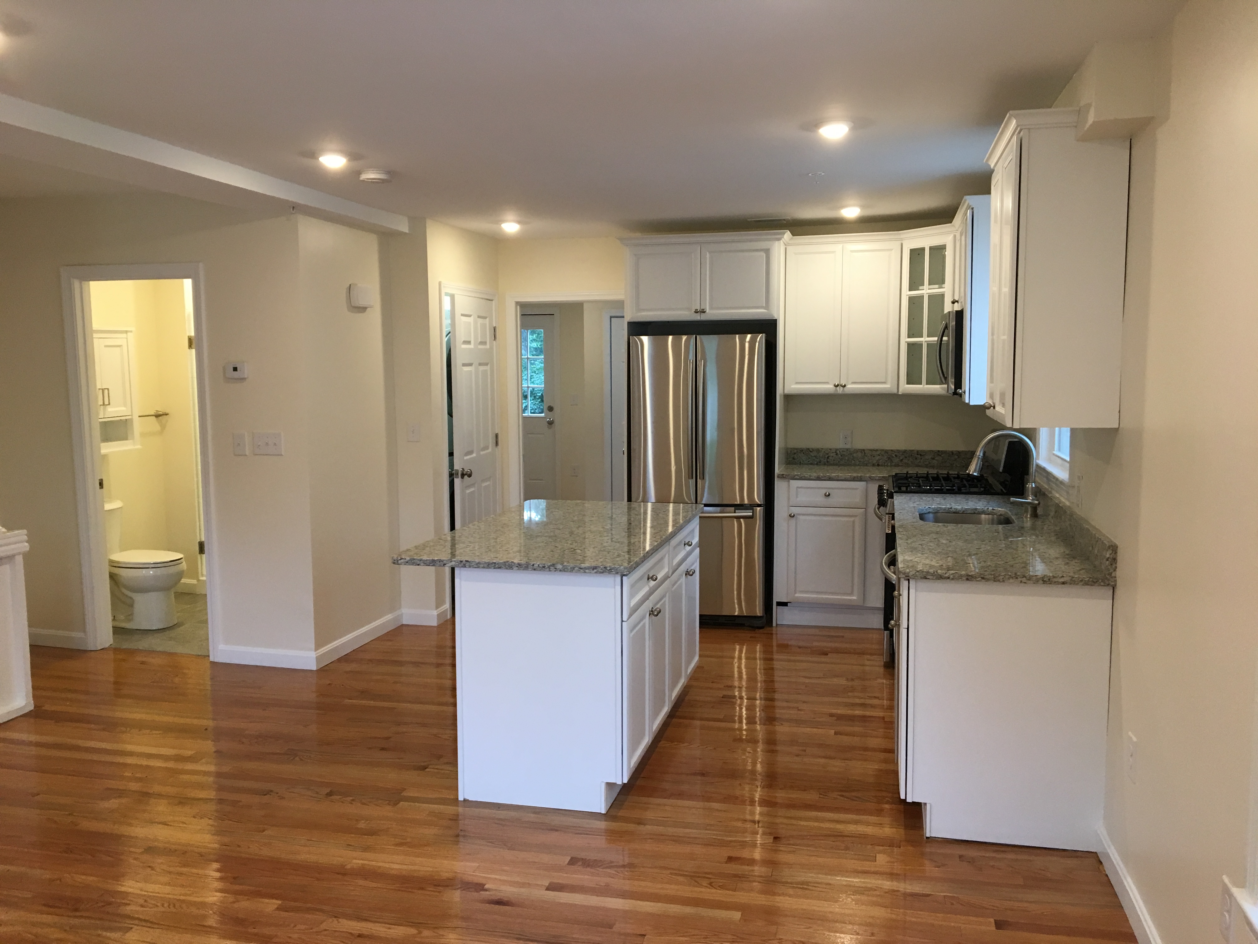3 bed, 2 bath apartment for rent at 4 Mechanic St Unit 2, Newton — photo 5 of 6