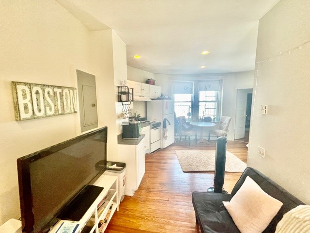 2 bed, 1 bath apartment for rent at 109 Charter St Unit 2, North End — photo 5 of 20