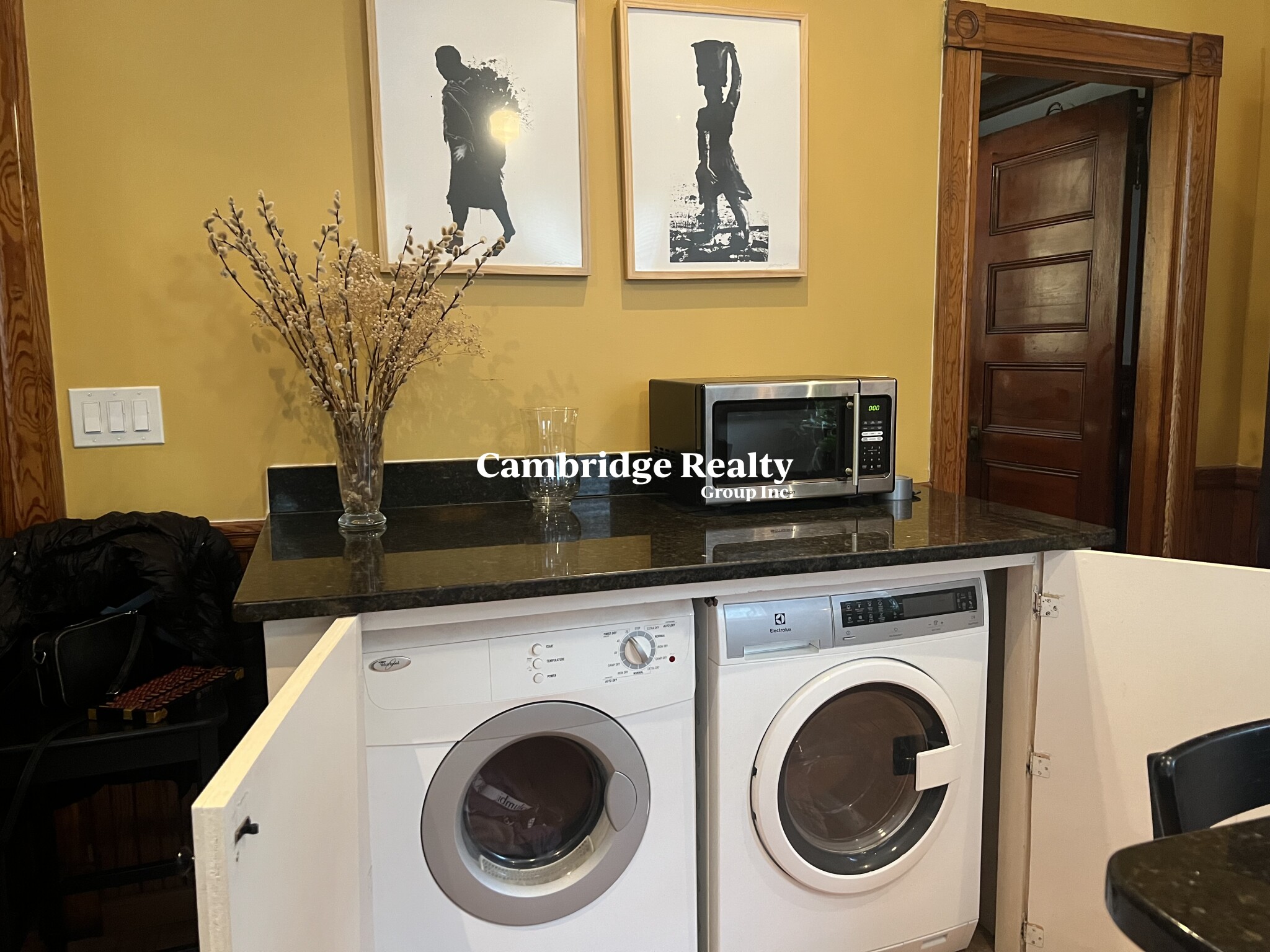 2.5 bed, 1.5 bath apartment for rent at 119 Antrim St Unit , Mid Cambridge — photo 5 of 27