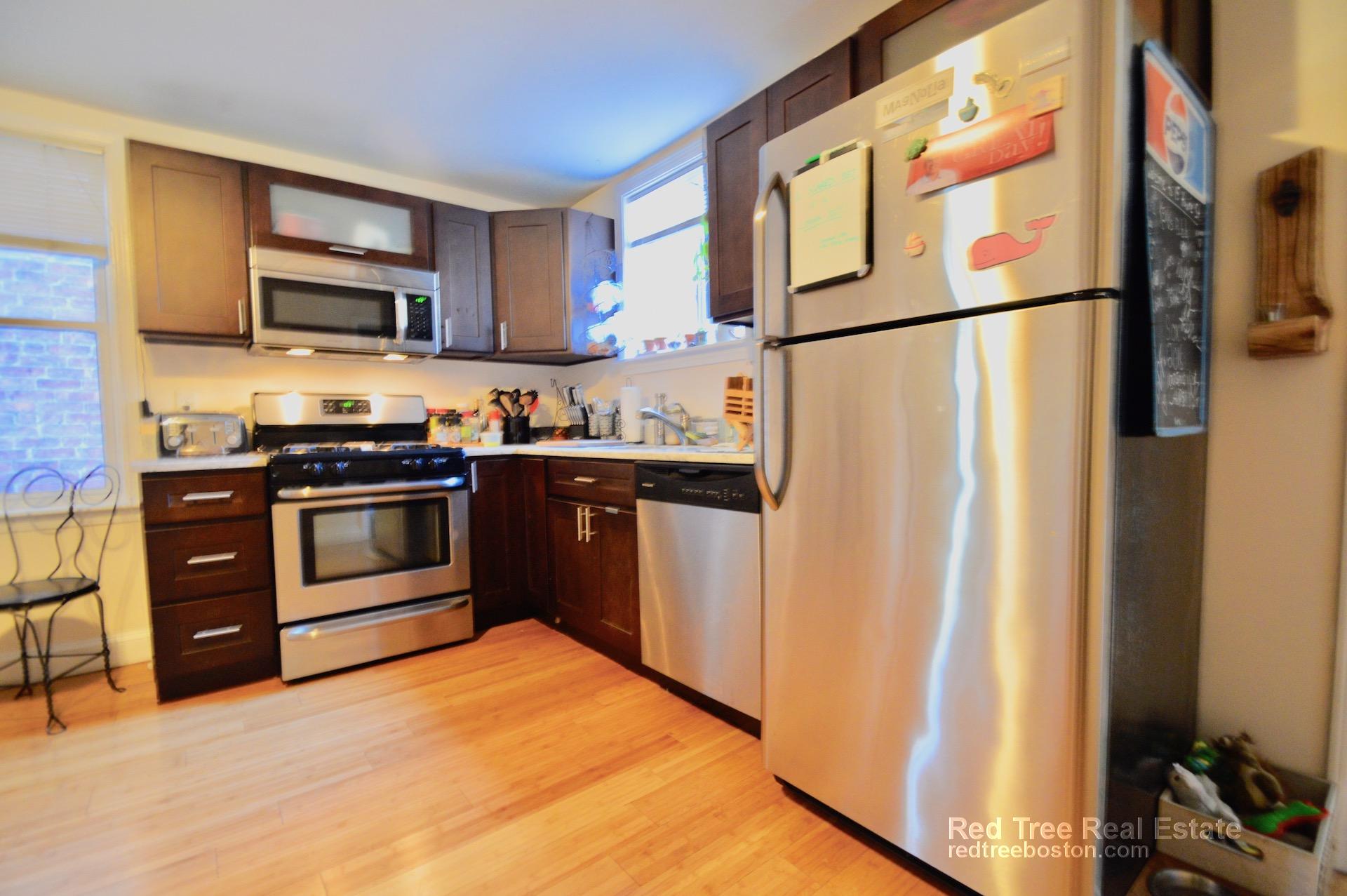 3 bed, 1 bath apartment for rent at 15 Havre St Unit 2, East Boston — photo 5 of 6
