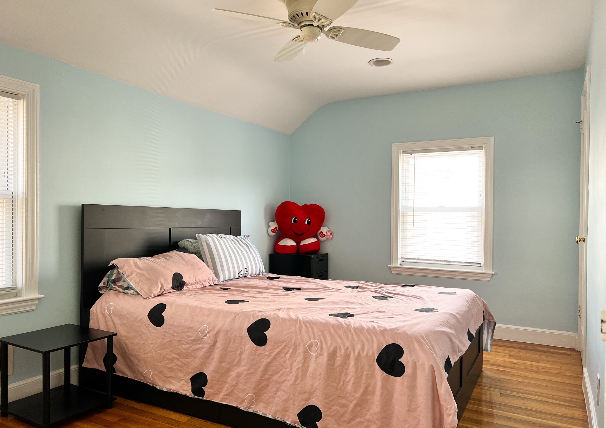 2.5 bed, 1 bath apartment for rent at 104 Forest St Unit 1, Arlington — photo 5 of 9