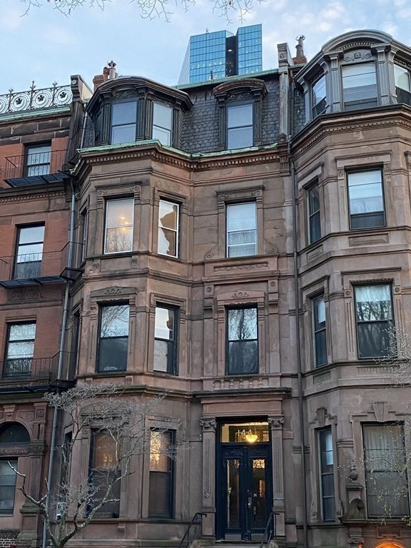 1 bed, 1 bath apartment for rent at 144 Commonwealth Ave Unit PH8, Back Bay — photo 2 of 6