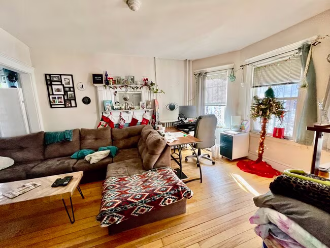 3 bed, 1 bath apartment for rent at 50 Quint Unit 1h, Allston — photo 3 of 5