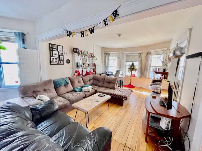 3 bed, 1 bath apartment for rent at 50 Quint Unit 1h, Allston — photo 4 of 5