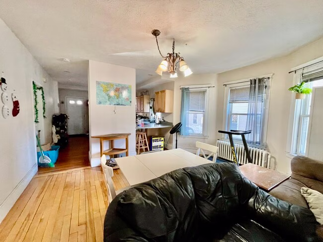 3 bed, 1 bath apartment for rent at 50 Quint Unit 1h, Allston — photo 2 of 5