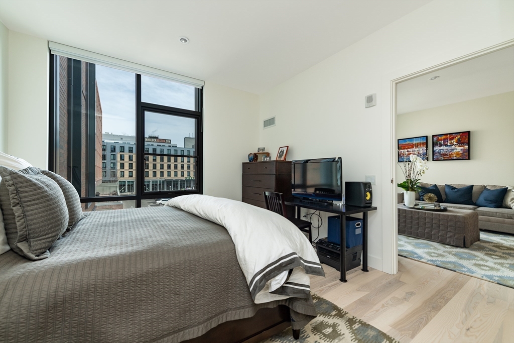 32 Traveler St, South End