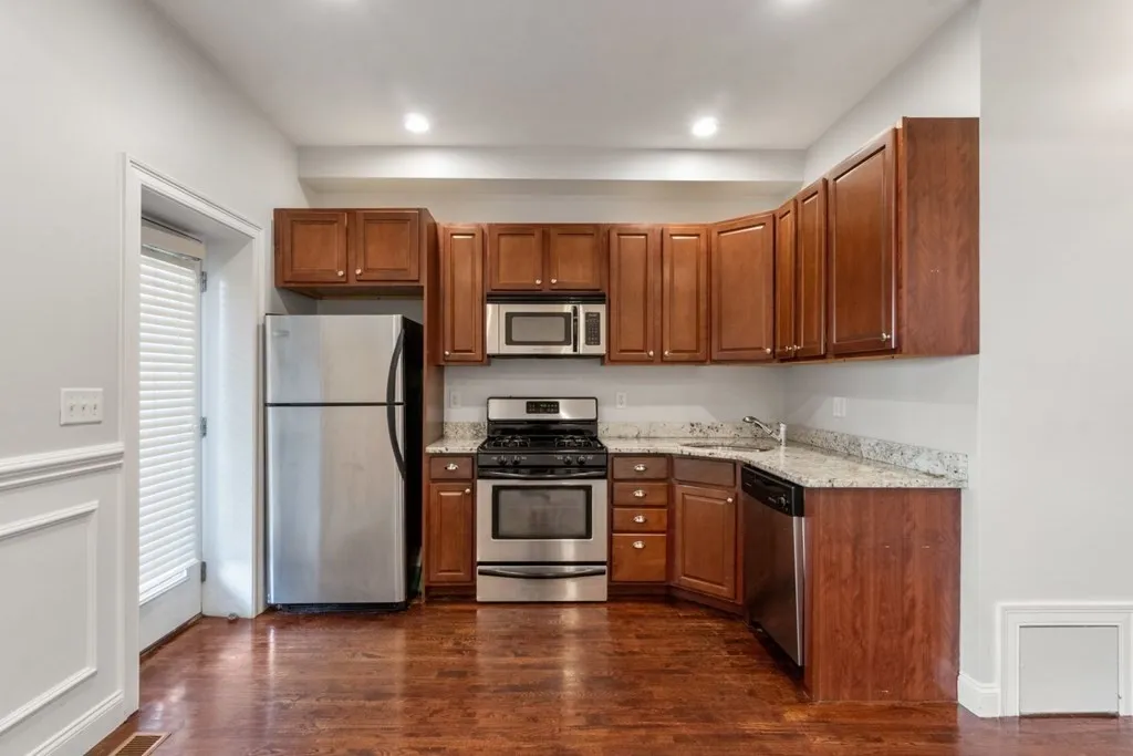 110 N St, South Boston