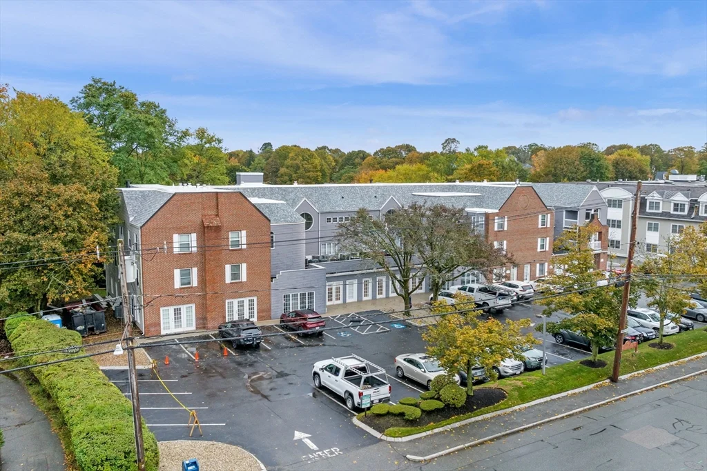 212 Humphrey St, Marblehead