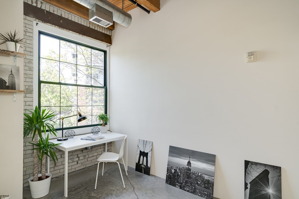 43 Charlton, Everett