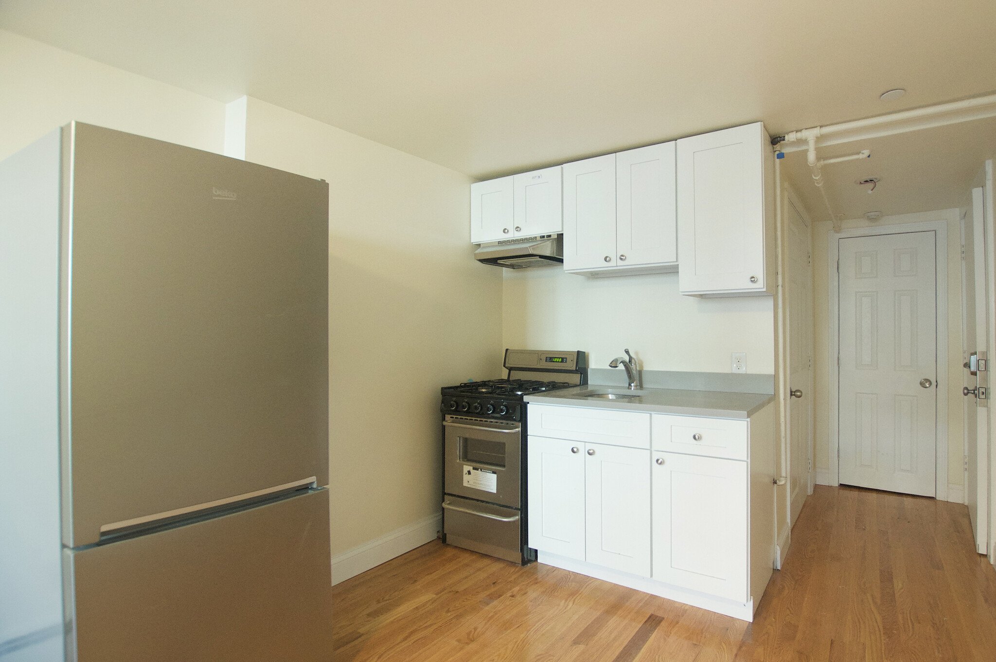 Studio bed, 1 bath apartment for rent at 501 East Broadway Unit 1, South Boston — photo 2 of 3