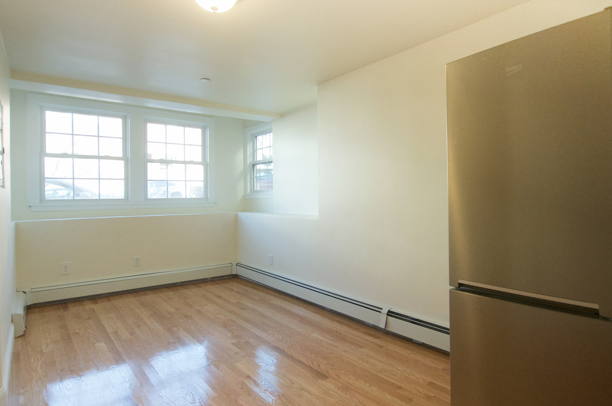 Studio bed, 1 bath apartment for rent at 501 East Broadway Unit 1, South Boston — photo 1 of 3
