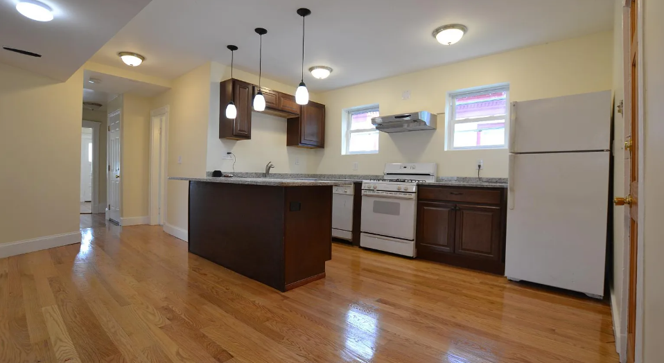 36 Brackett St, Oak Square