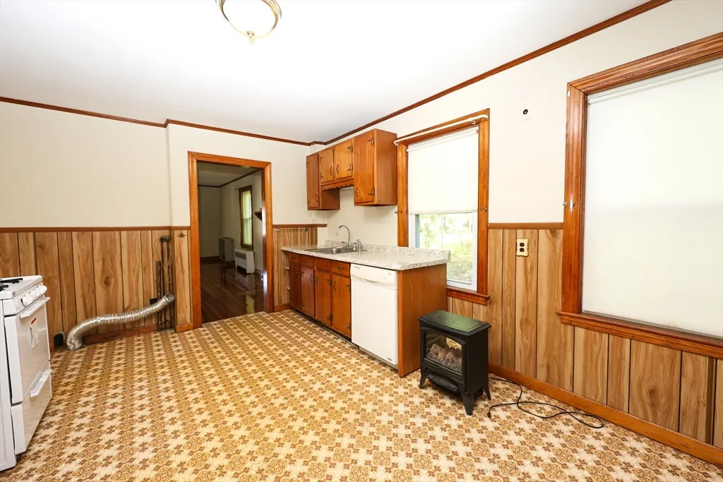 354 Pond St, Braintree