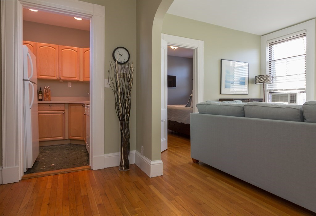 Studio bed, 1 bath apartment for rent at 501 Beacon Unit 9, Back Bay — photo 4 of 7